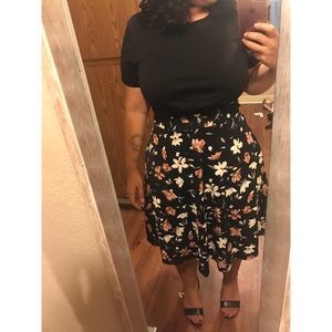 NWT BLACK FLORAL DRESS!! WIDE WAIST BAND! Size L!